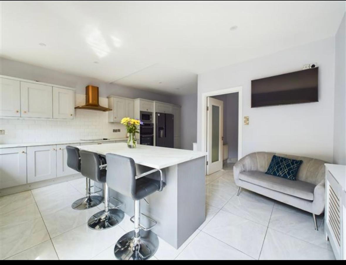Ferienwohnung Deluxe Dwelling - 15 Mins From Cork City/Airport Exterior foto